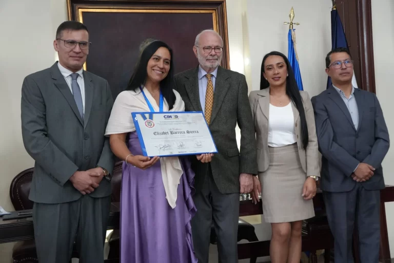 Reconocimiento Internacional al Aporte Social CINCO